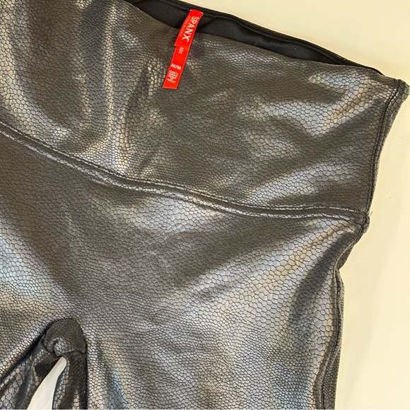 SPANX Faux Leather Leggings M Black High Rise Snake Textured Shaping Pants - Picture 3 of 6